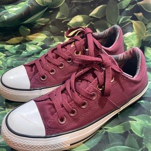 Converse Wine, burgundy color